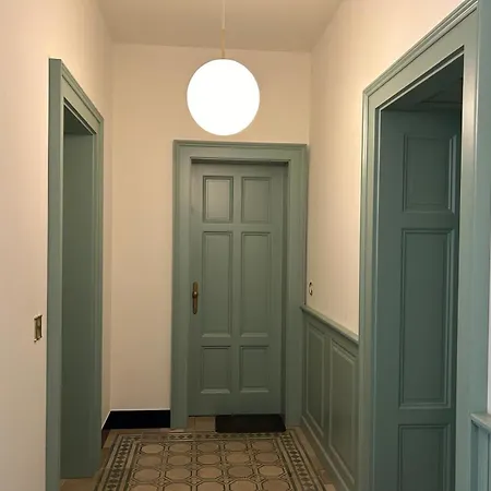 Art Nouveau With Garden In Apartment *